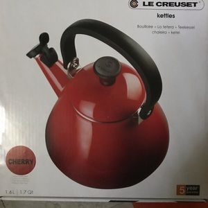 New Le Creuset-Cherry Red Kettle